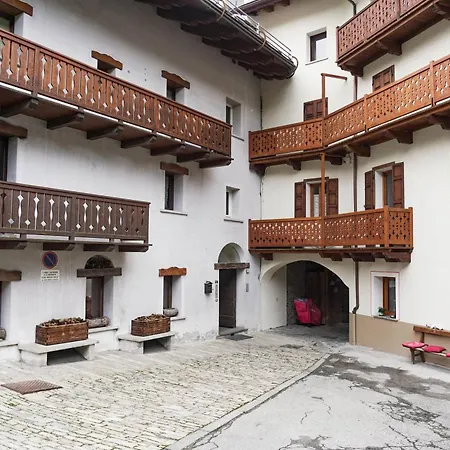 Imperial Elegance In Courmayeur City Center