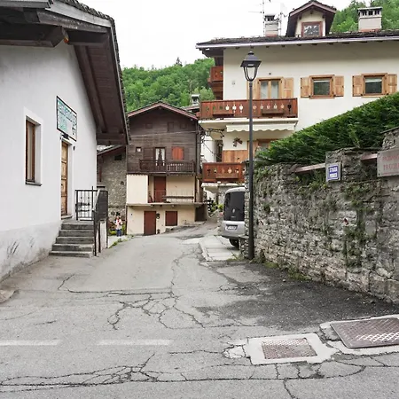 Imperial Elegance In Courmayeur City Center *